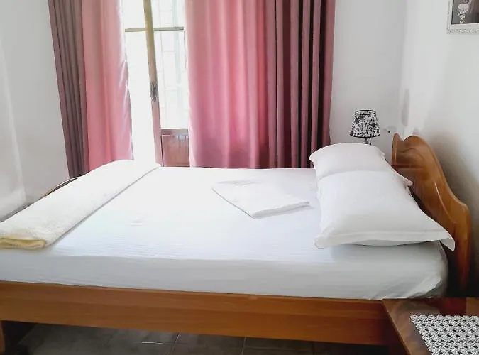 Vila Aliaj Luxury Apartment With 2 Rooms With Private Wonderful Terrace